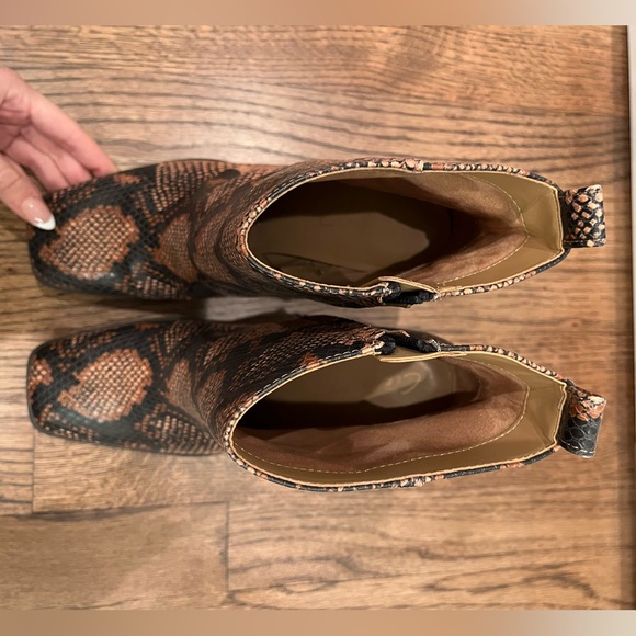 NWOT Circus NY By Sam Edelman Women's Pascha Ankle Boot Light Brown Snake Print - Picture 6 of 8